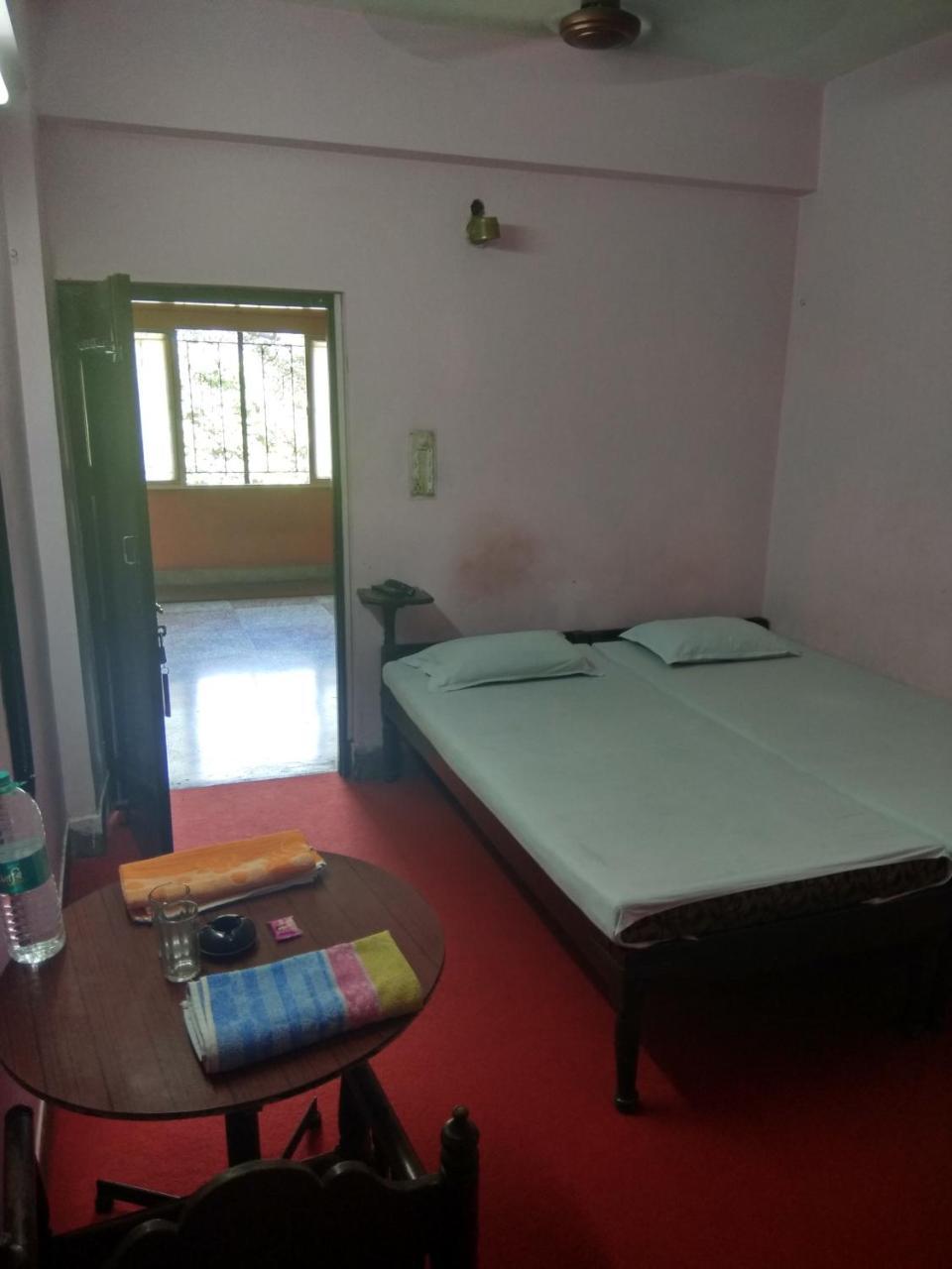 Renu Guest House Kolkata Ngoại thất bức ảnh