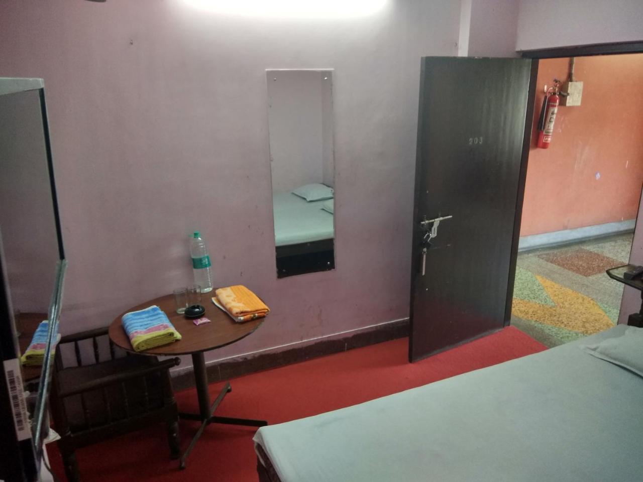 Renu Guest House Kolkata Ngoại thất bức ảnh